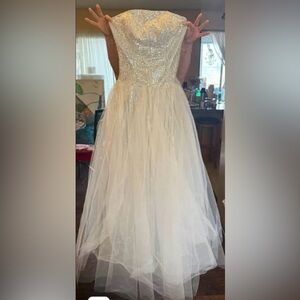 Elegant White Strapless Gown size 4